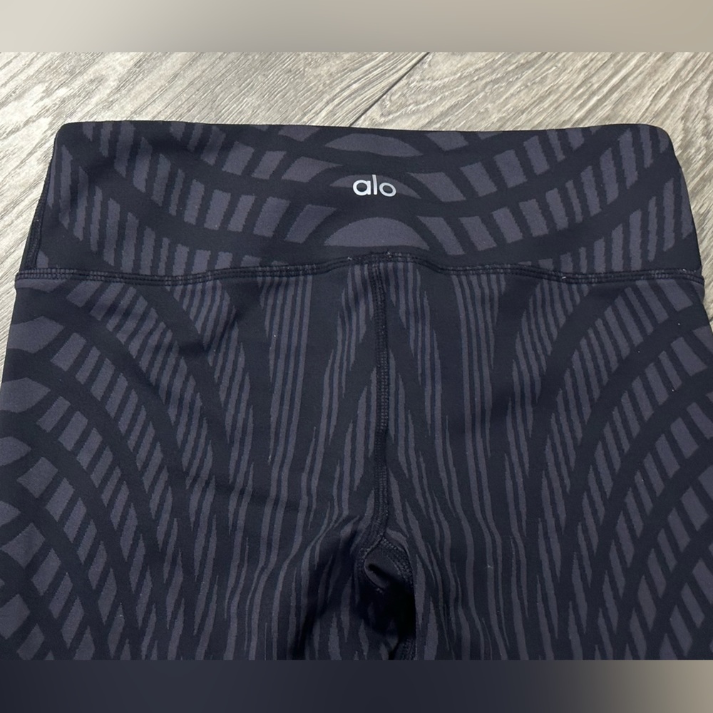 🖤 ALO YOGA Motion Mesh Leggings - Size Small 🖤 - Picture 7 of 8